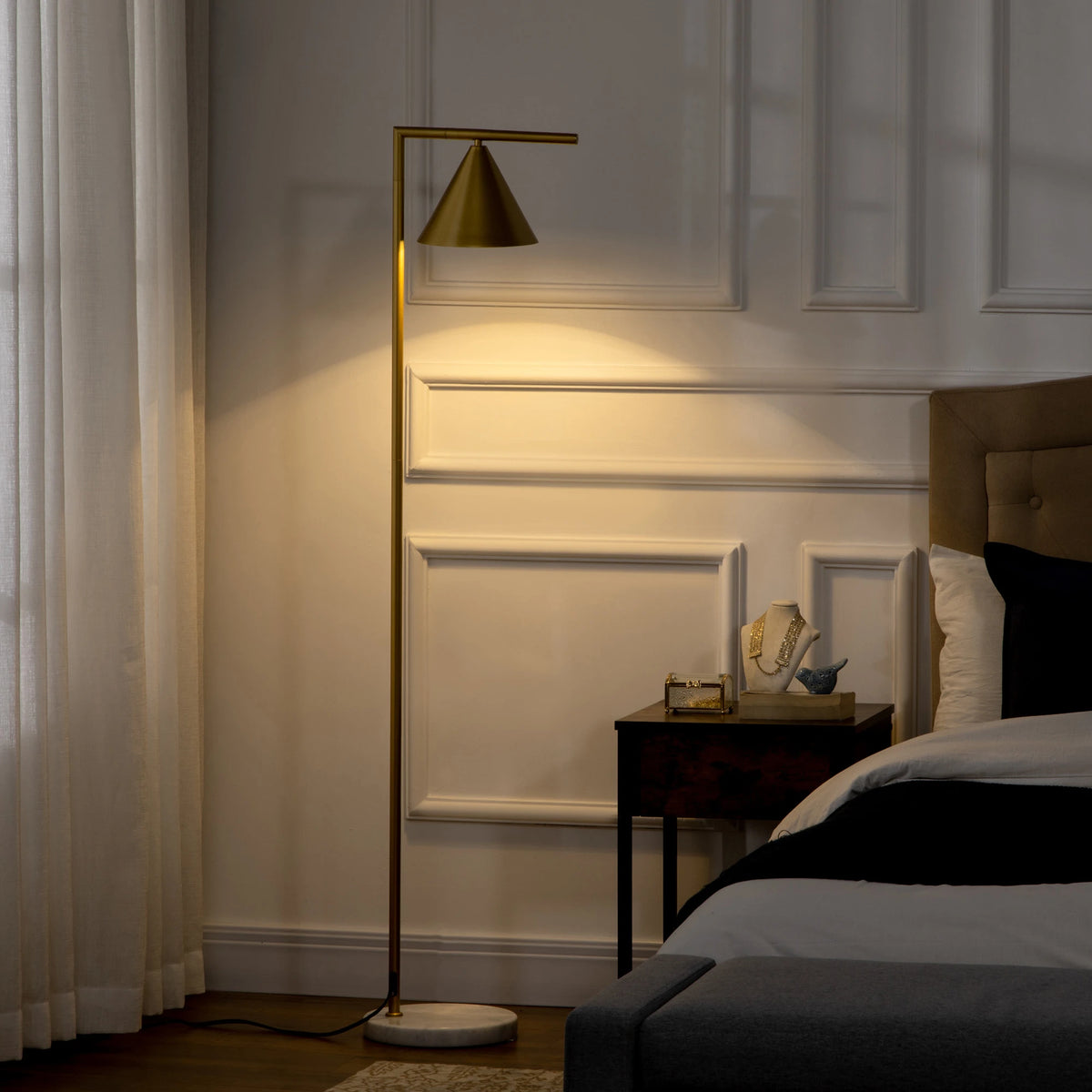 « Épure » — Lampadaire doré à base en marbre