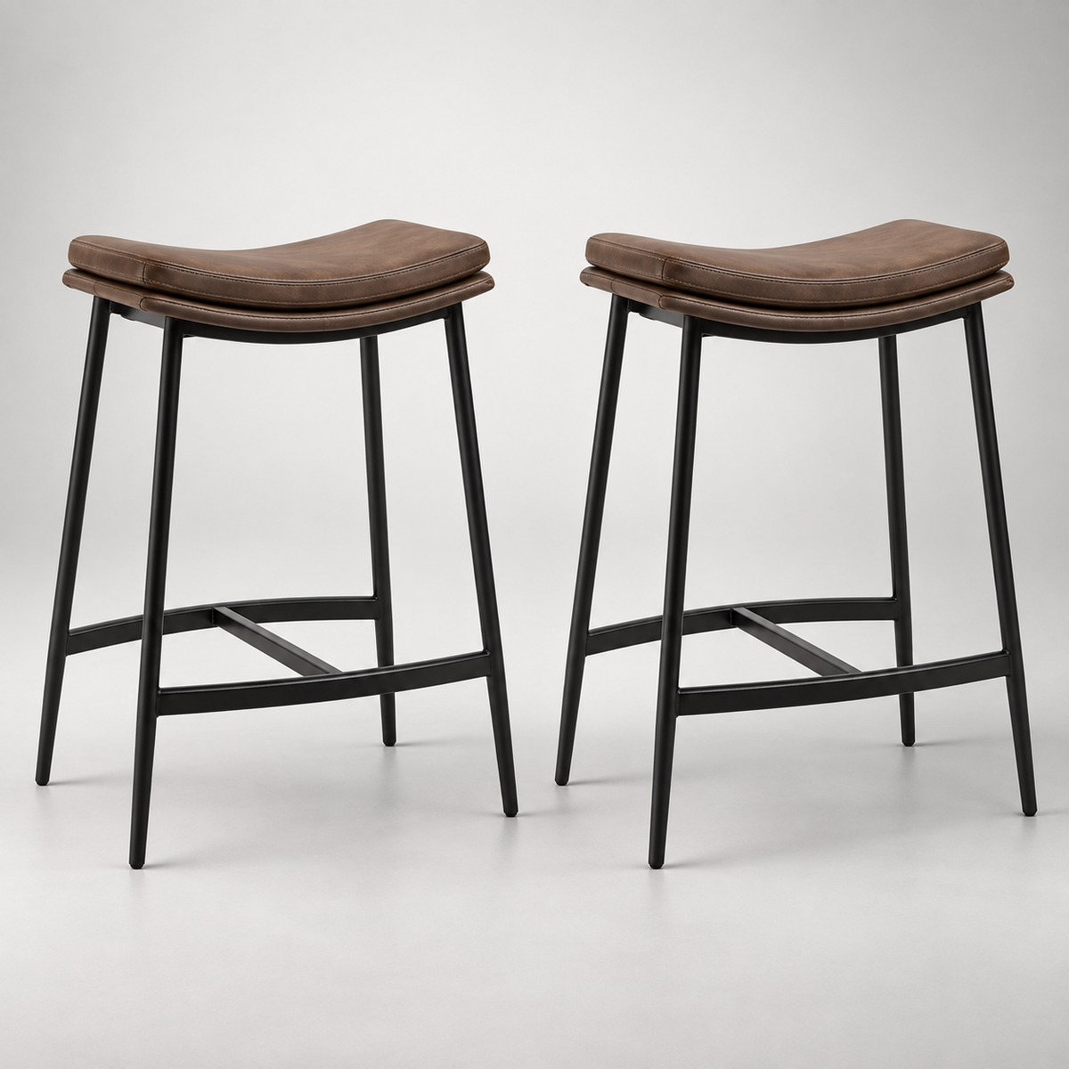 « Atelier » — Lot de 2 tabourets industriels bruns — vue 1