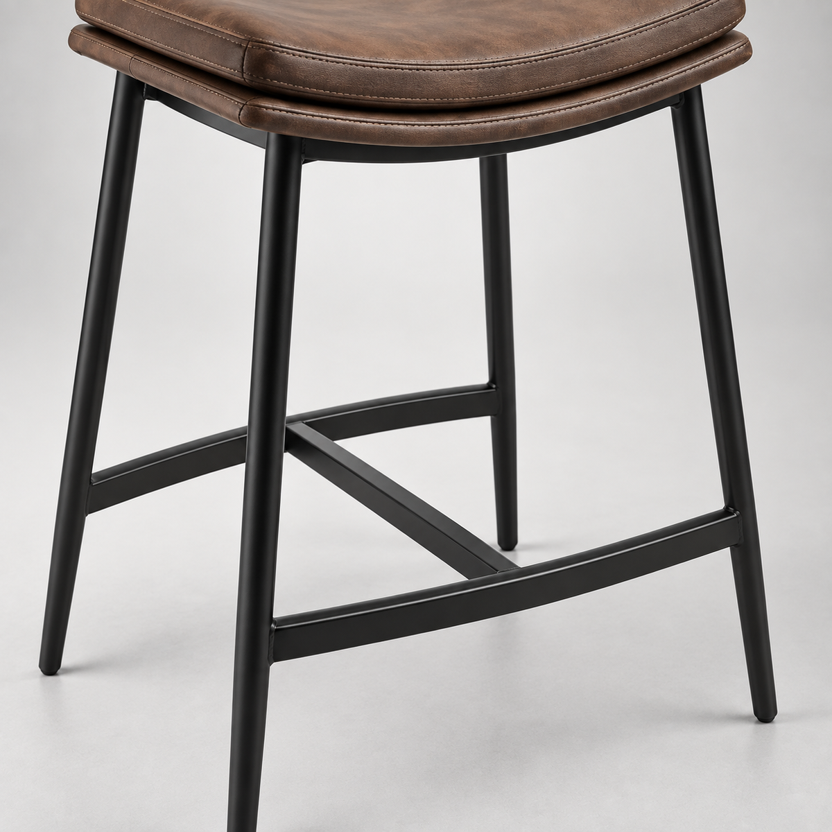 « Atelier » — Lot de 2 tabourets industriels bruns — vue 4