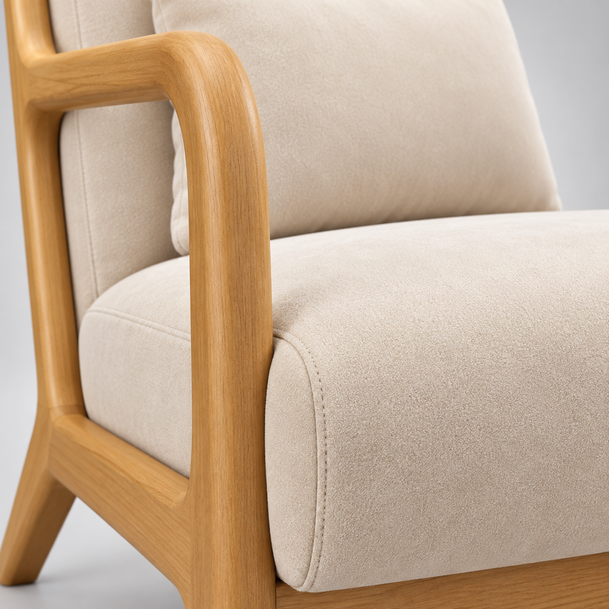 « Elio » — Fauteuil lounge en bois et tissu effet velours beige — vue 3