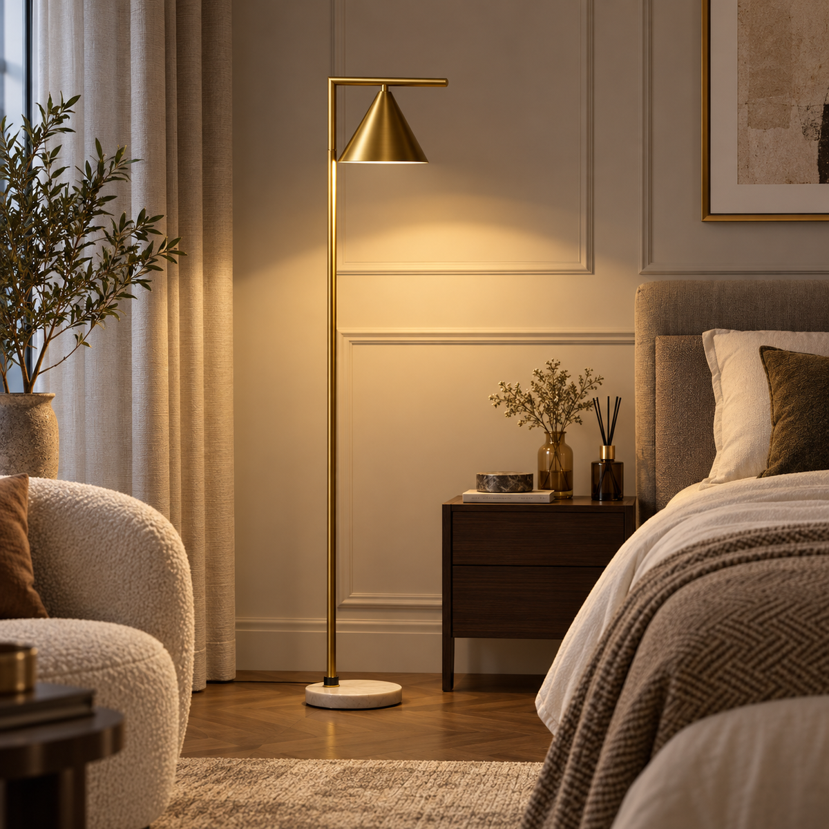 « Épure » — Lampadaire doré à base en marbre — vue 2