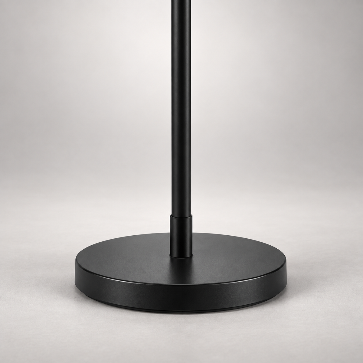 « Sélène » — Lampadaire noir à télécommande — vue 4