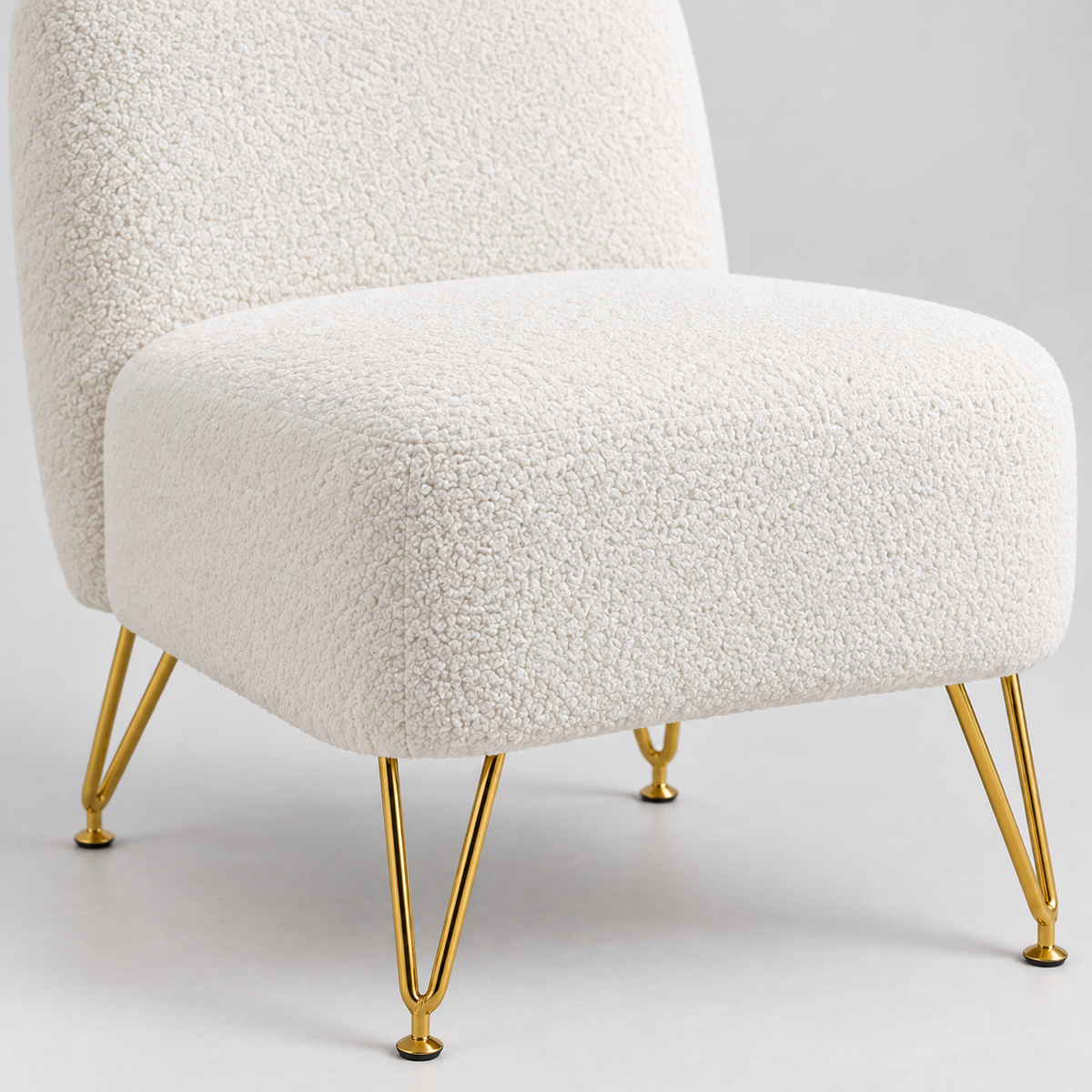 « Soléa » — Fauteuil sans accoudoirs en tissu bouclé blanc — vue 3