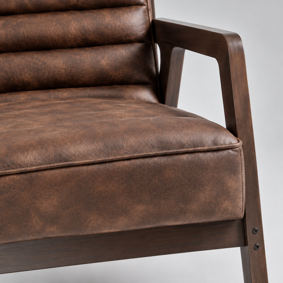 « Soren » — Fauteuil brun à structure en bois — vue 4