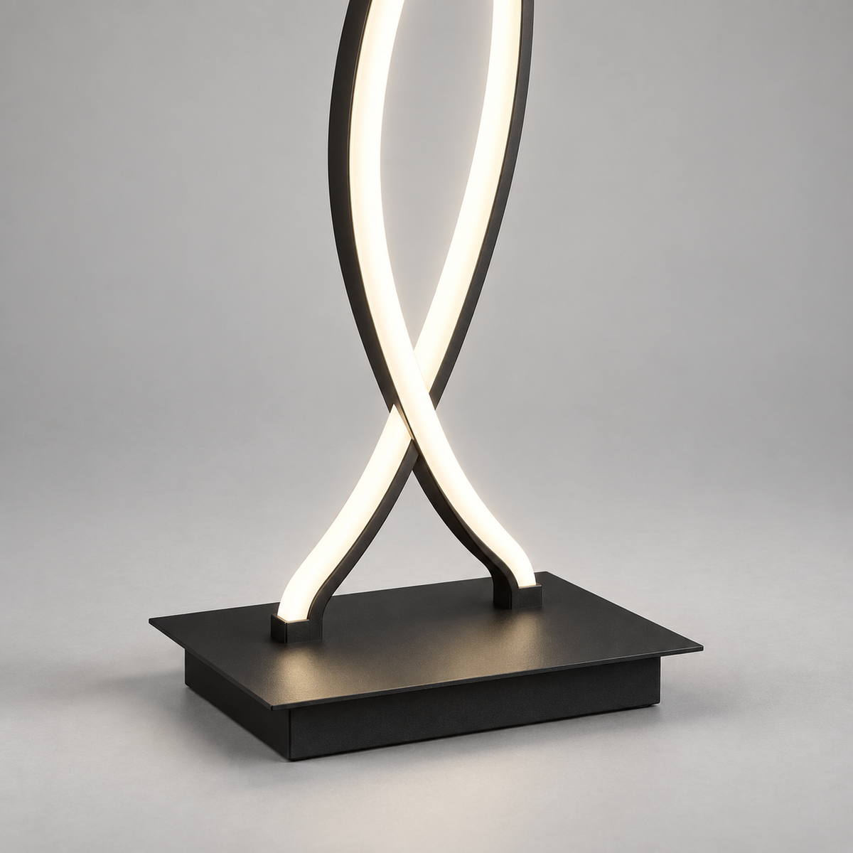 « Volute » — Lampadaire noir à double spirale — vue 5